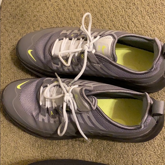 Nike Air Max Youth Size 5 (can fit women’s size 6) - Picture 2 of 4